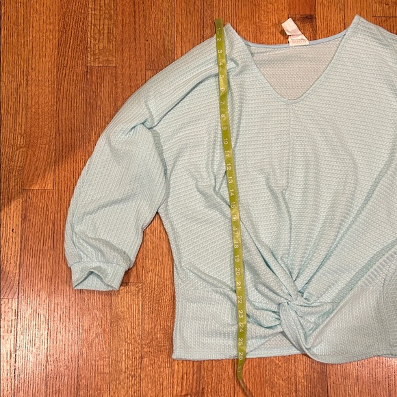 Light Blue Knotted Top Size Large - Picture 6 of 9